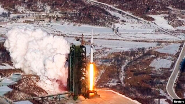지난 2012년 12월 북한이 공개한 '은하3호' 로케트 발사 장면. (자료사진)