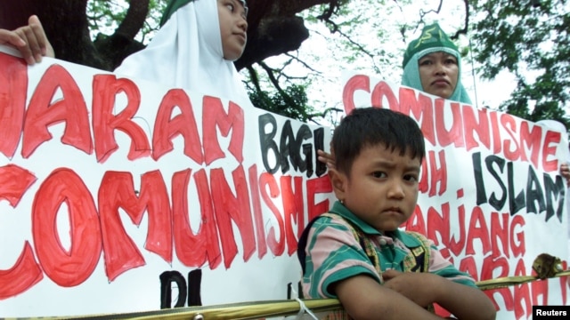 FILE - Anti-communist protesters outside the presidential palace in Jakarta in 2001. 