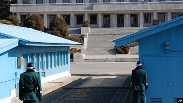 The ROK soldier on the right positions himself so as to be a difficult target for the North Koreans should shooting erupt at the JSA (File Photo - February 2011).