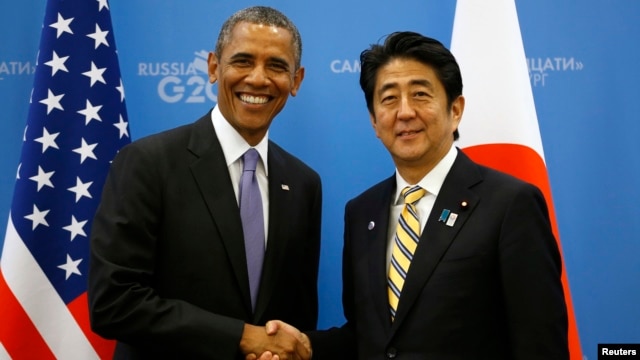 U.S. President Barack Obama (L) shakes hands with Japanese Prime Minister Shinzo Abe at the G20 Summit in St. Petersburg, Russia, Sept. 5, 2013.