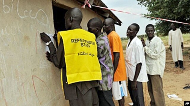 Residents of the remote south central Southern Sudan village of Nyal line up to register their names at a local school being used as a voter registration office, 15 Nov 2010.