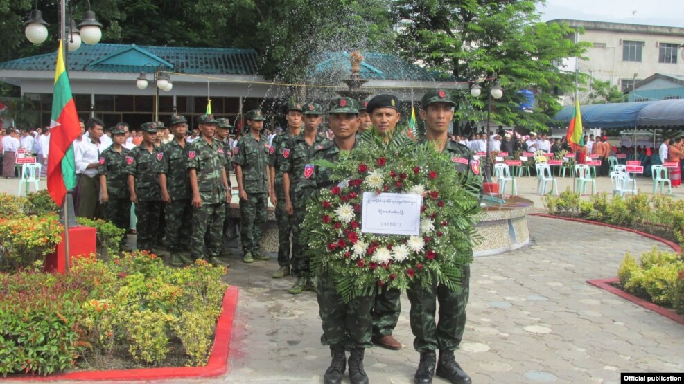 ထုိင္းျမန္မာနယ္စပ္ျမ၀တီျမိဳ ႔ အာဇာနည္ေန႔ အခမ္းအနားကို ျမန္မာႏုိင္ငံလံုးဆိုင္ရာ ေက်ာင္းသား မ်ား ဒီမိုကရက္တစ္တပ္ဦး (ABSDF)