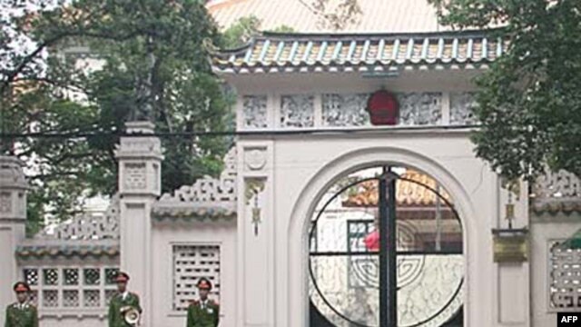 Sứ quán hay là dinh Thái thú?