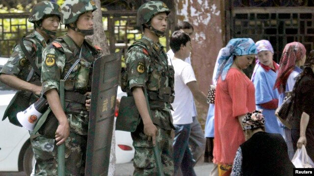 6月29日武警在乌鲁木齐市警戒