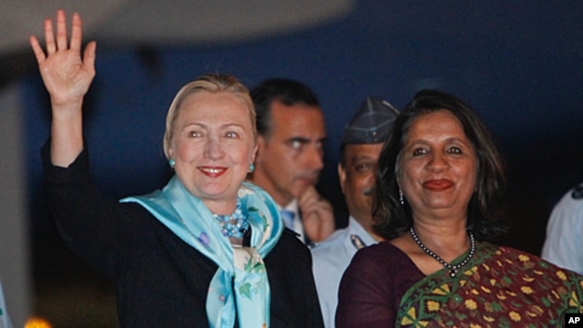 Secretary of State Hillary Clinton (l) waves after meeting with India's Foreign Secretary Nirupama Rao (r) upon her arrival in New Delhi, India, July 18, 2011