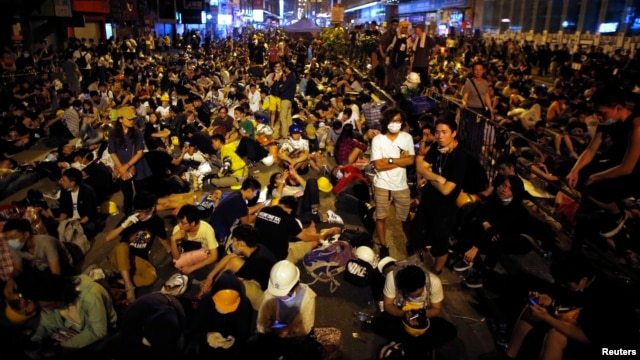 Người biểu tình Hồng Kông phong tỏa một con đường trong khu Mongkok, ngày 20/10/14.