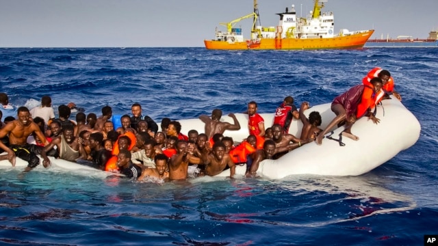 حادثه روز شنبه و در آب‌های بین ایتالیا و لیبی رخ داد، اما امدادگران تنها موفق به نجات ۴۱ نفر شدند.