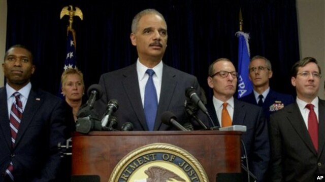 Bộ trưởng Tư pháp Hoa Kỳ Eric Holder vụ bồi thường là một bước đáng kể về công lý cho con người, và những xáo trộn môi trường, kinh tế do dầu tràn gây nên