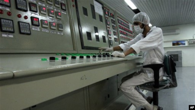 Iranian technician at Uranium Conversion Facility outside Isfahan, 255 miles (410 kilometers) south of Tehran, Feb. 2007 (file photo).