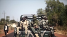 Bérets verts de l'armée malienne en route pour Markala (240 km au nord de Bamako)