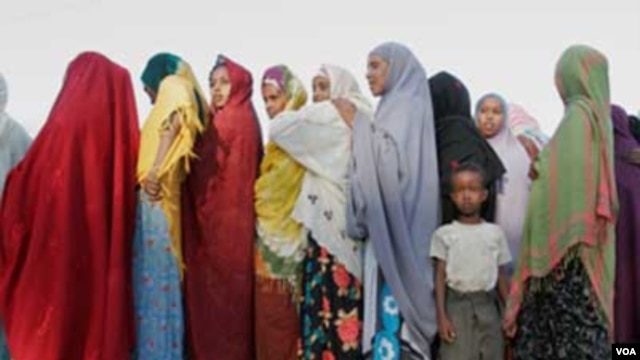 Women wait in line to vote during Somaliland parliamentary elections in 2005 (in Hargeisa). (photo courtesy of Ryan Anson/Interpeace).