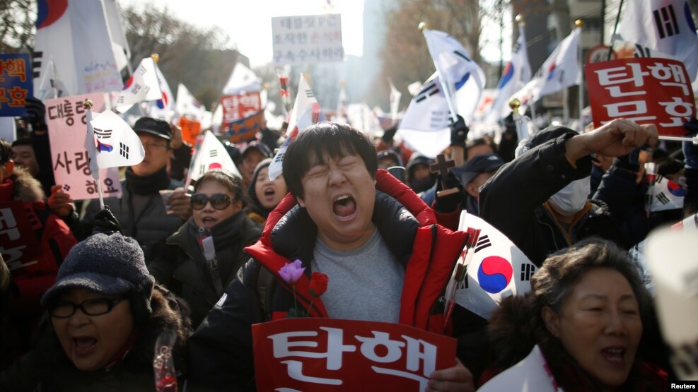 Người ủng hộ Tổng thống Hàn Quốc Park Geun-hye tập hợp ở Seoul, Hàn Quốc, ngày 17 tháng 12, 2016. 