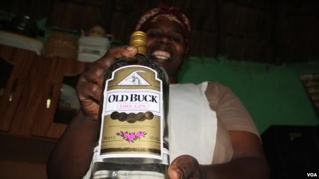 A shebeen owner about to pour a customer a shot of gin in a tavern in Bulungula  (D. Taylor/VOA)