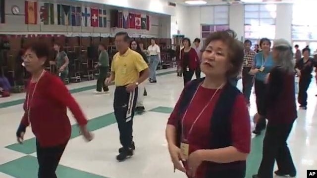 Virtual Center Keeps Seniors on Their Toes