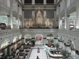 The grand court of Wannamaker’s department store in Philadelphia holds the world’s largest functioning pipe organ. It’s still played twice a day, except on Sunday.