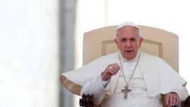 Papa Françesku do të takohet me presidentët Peres e Abbas
