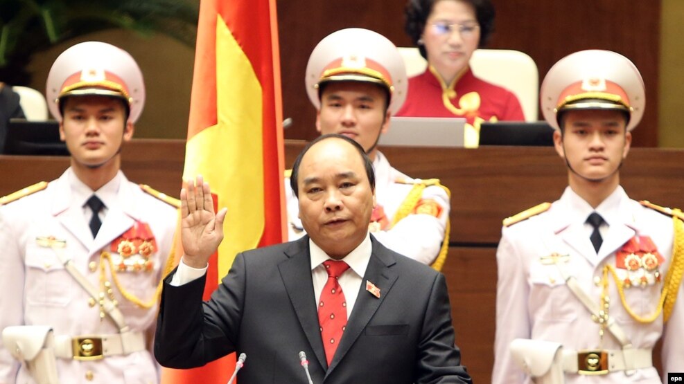 Ông Nguyễn Xuân Phúc tuyên thệ nhậm chức thủ tướng Việt Nam hôm 7/4.