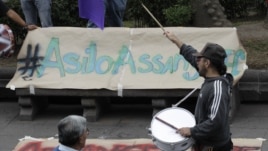 Manifestación en Quito a favor del asilo para Julian Assange.