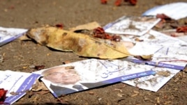 Campaign paraphernalia scattered after protesters are said to have stormed Ahmed Shafiq's headquarters in Cairo, May 29, 2012. (Elizabeth Arrott/VOA)
