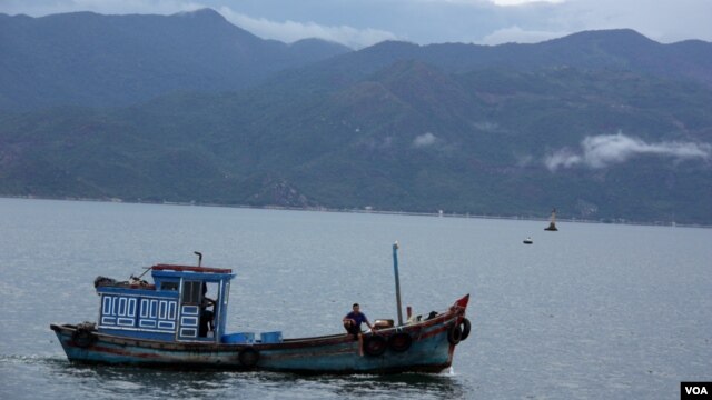 Đao Bình Ba là hòn đảo lớn nhất trong vịnh Cam Ranh, tỉnh Khánh Hòa.