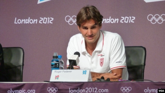 Roger Federer Jul 26, 2012 (photo by P. Brewer)