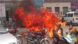 Exile leaders say activists, aged 22 and 24, were carrying Tibetan national flags as they launched their midafternoon protest in Zatoe town.