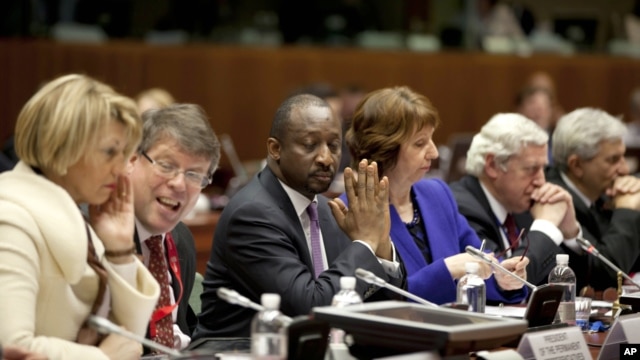 Mali's Foreign Minister Tieman Coulibaly, center, waits for the start of an emergency meeting of EU foreign ministers at the EU Council building in Brussels, Belgium, January 17, 2013.