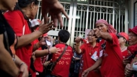 Thai ''Red Shirts'' anti-government protesters gather in front of the gate of the Bangkok Remand prison, Bangkok, file photo. 