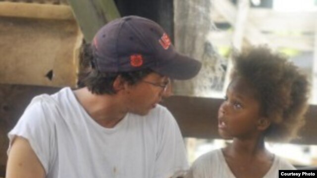 Director Ben Zeitlin and Quvenzhane Wallis on the set of Beasts of The Southern Wild (Photo: Fox Searchlight / Jess Pinkham)