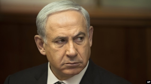 Israeli Prime Minister Benjamin Netanyahu attends the weekly cabinet meeting in his Jerusalem office, November 11, 2012.