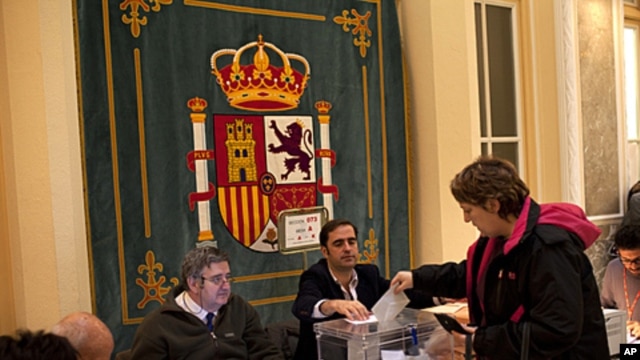 A woman cast her vote in a voting station in Madrid, November 20, 2011.