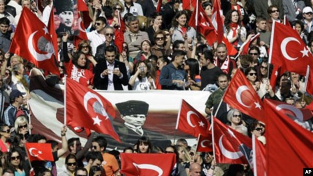 Turks rally at the mausoleum of secular Turkey's founder Kemal Ataturk in Ankara (file photo)