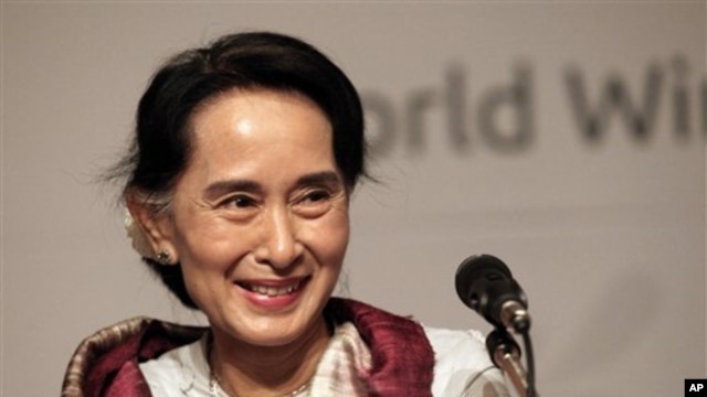 Pemimpin oposisi Burma Aung San Suu Kyi telah menawarkan diri untuk membantu proses perdamaian pemeriintah dan suku minoritas di Burma (Foto: dok).