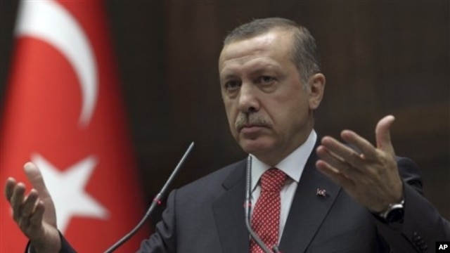 Turkiya Bosh vaziri Rajab Toyib Erdog'an parlamentda so'zlamoqda, Anqara, 26-iyun, 2012-yil.