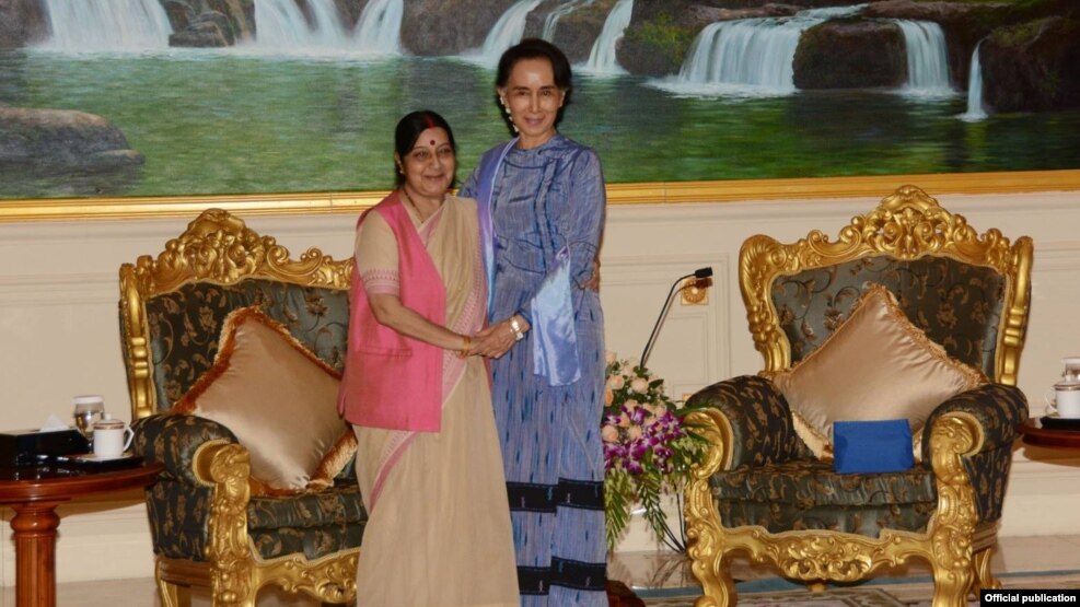 အိႏၵိယႏိုင္ငံ ျပည္ပေရးရာ၀န္ႀကီး Sushma Swaraj ႏွင့္ ႏိုင္ငံေတာ္အတိုင္ပင္ခံ ပုဂၢိဳလ္ ေဒၚေအာင္ဆန္းစုၾကည္တို႔ေတြ႔ဆံု (MOI)