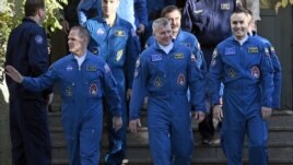Sleva na desno: američki astronaut Kevin Ford i ruski kosmonauti Oleg Novicki i Jevgenij Tarelkin