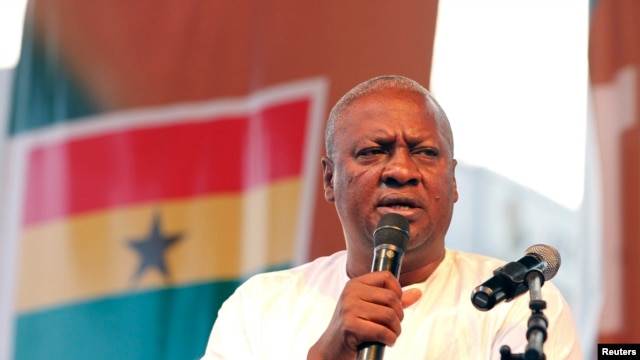 Ghanaian president John Dramani Mahama gives a speech in Accra, Dec. 10, 2012.