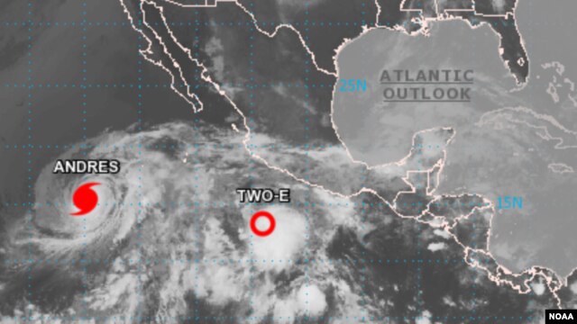 Andrés el primer huracan de la temporada en el Pacífico se fortaleció ligeramente la madrugada del lunes