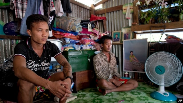 Ảnh tư liệu hai người Myanmar từng làm ngư dân nô lệ ở Yangon, Myanmar.