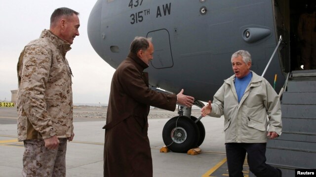 Hagel Holds Talks with Pakistani Prime Minister