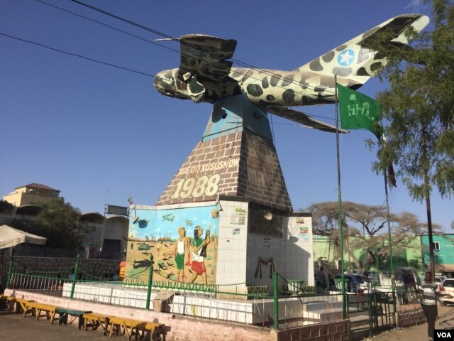 Memorial to victims of Somaliland’s civil war from 1988 to 1991, in Hargeisa, Somaliland, March 29, 2016. (J. Craig/VOA)