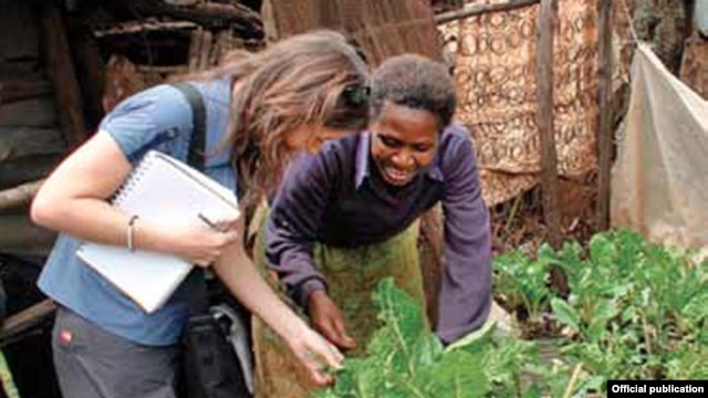 Author Danielle Nierenberg visits an urban gardening project in Kibera, Kenya—Africa’s largest urban slum. (Credit: Bernard Pollack)