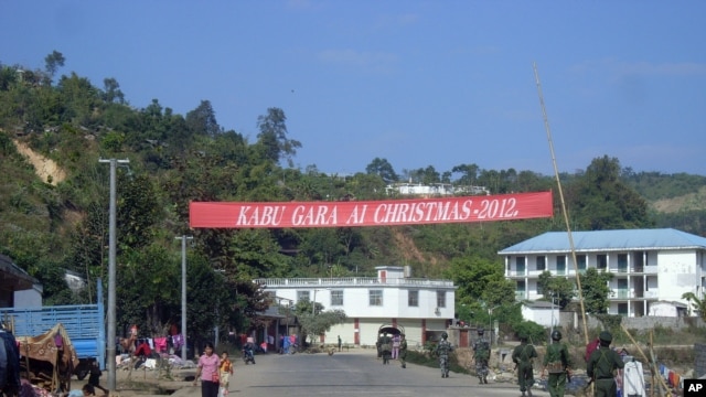 Soldiers of the ethnic Kachin Independence Army (KIA) patrol in downtown Laiza, northeastern Burma, January 4, 2013. 