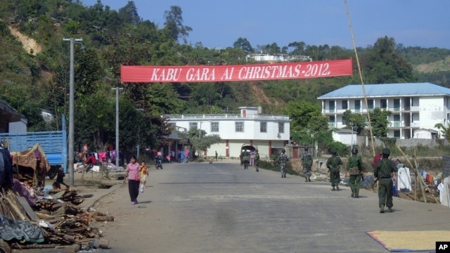 Soldiers of the ethnic Kachin Independence Army (KIA) patrol in downtown Laiza, northeastern Burma, January 4, 2013. 