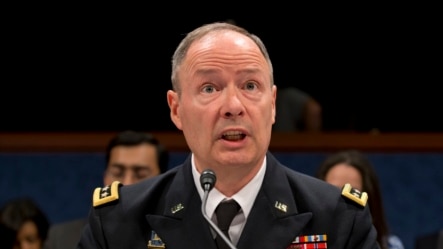 El general Keith B. Alexander testifica ante el Congreso.