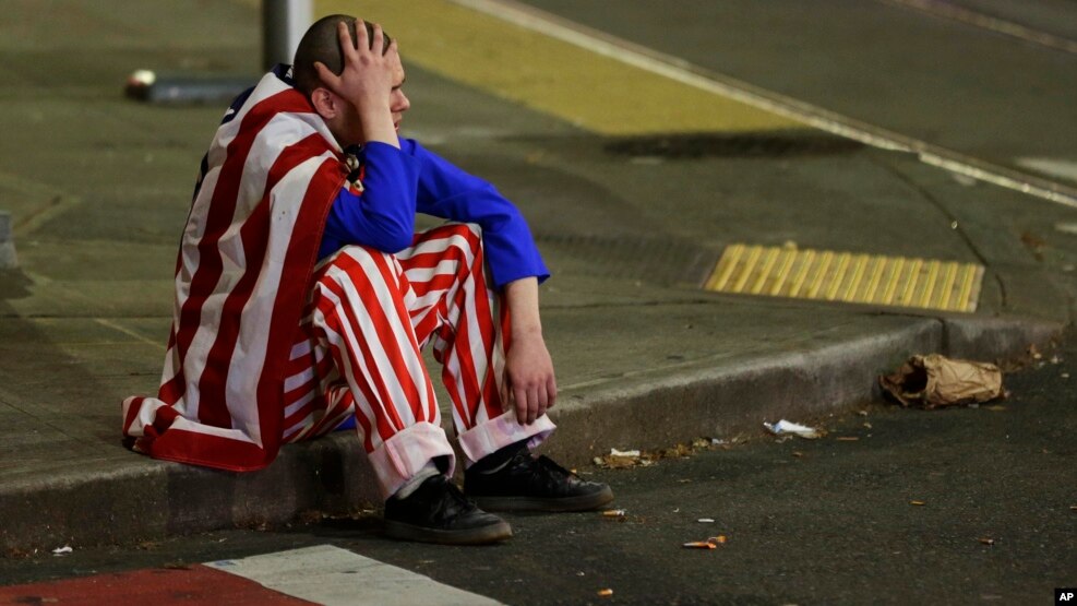 Manifestante en Seattle: La victoria de Trump dejó al descubierto divisiones abiertas durante décadas.