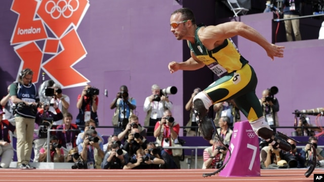 Vận động viên điền kinh Nam Phi Oscar Pistorius hôm nay đi vào lịch sử tại Olympic London. Anh trở thành người cụt hai chân đầu tiên tham gia các cuộc tranh tài của đại hội thể thao thế giới này.