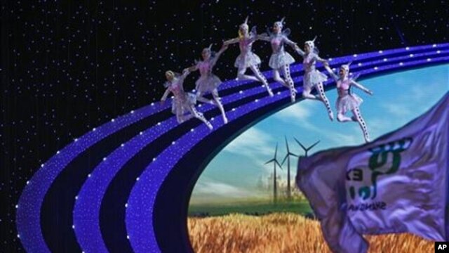 Chinese dancers perform during the closing ceremony of the Shanghai World Expo in Shanghai, China, 31 Oct 2010