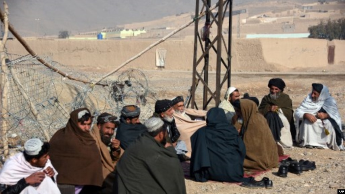 EE.UU. y talibanes hacen pausa en negociaciones sobre Afganistán