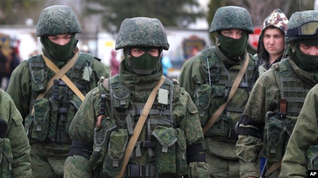 Giới hữu trách quân đội Nga từng nói rằng họ không có liên hệ gì với những tay súng bịt mặt ở Crimea.